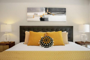 Elevator-King Bed-Walk Downtown-Free Garage Parking-Laundry